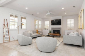 GOODE HOMES Luxury Modern Home with Pool and Spa